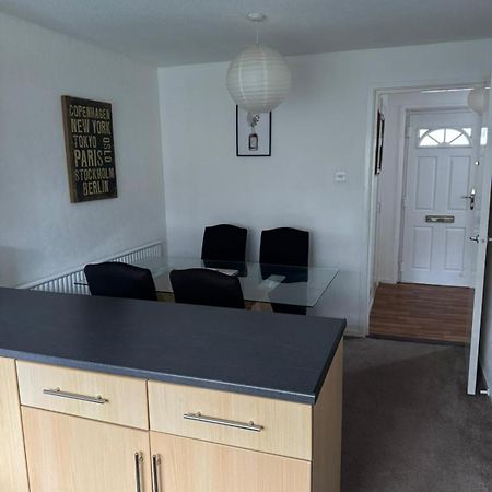 Large 2 Bedroom House Wombridge 外观 照片