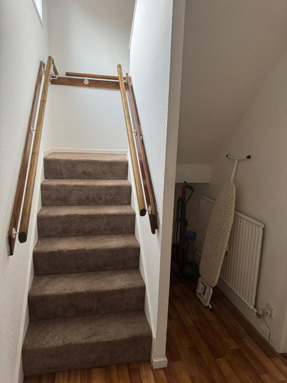 Large 2 Bedroom House Wombridge 外观 照片