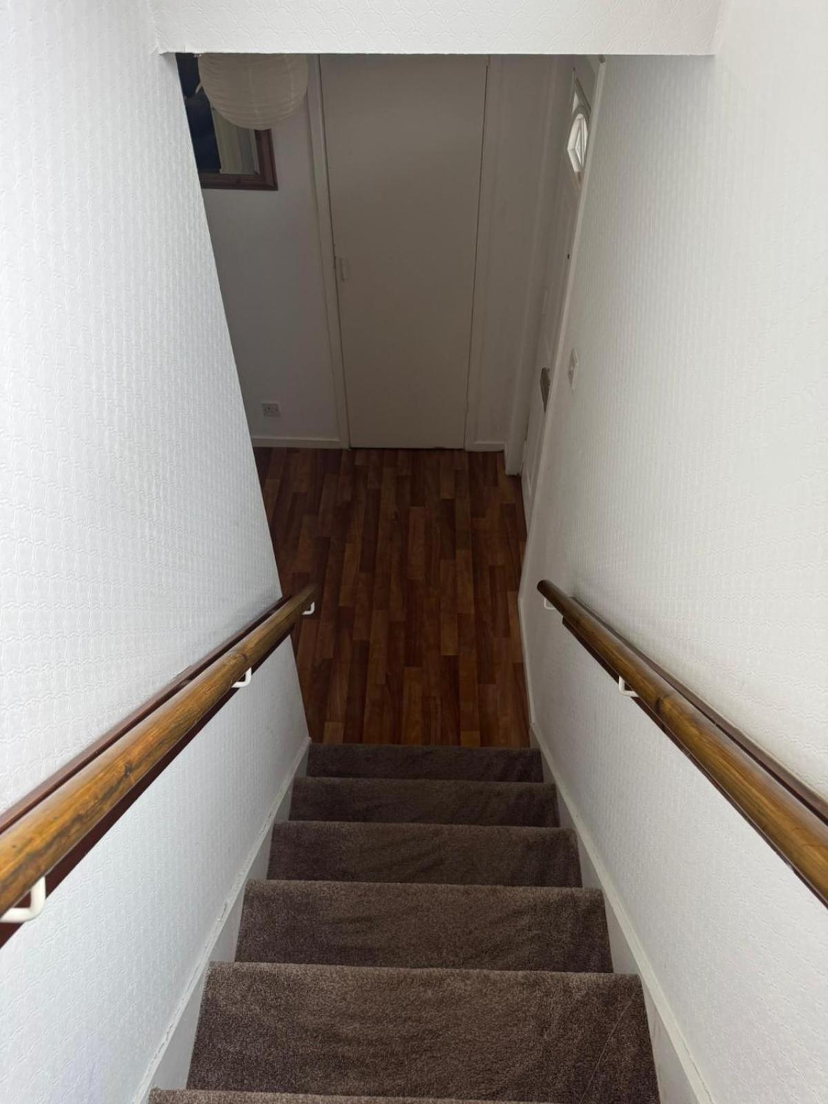 Large 2 Bedroom House Wombridge 外观 照片