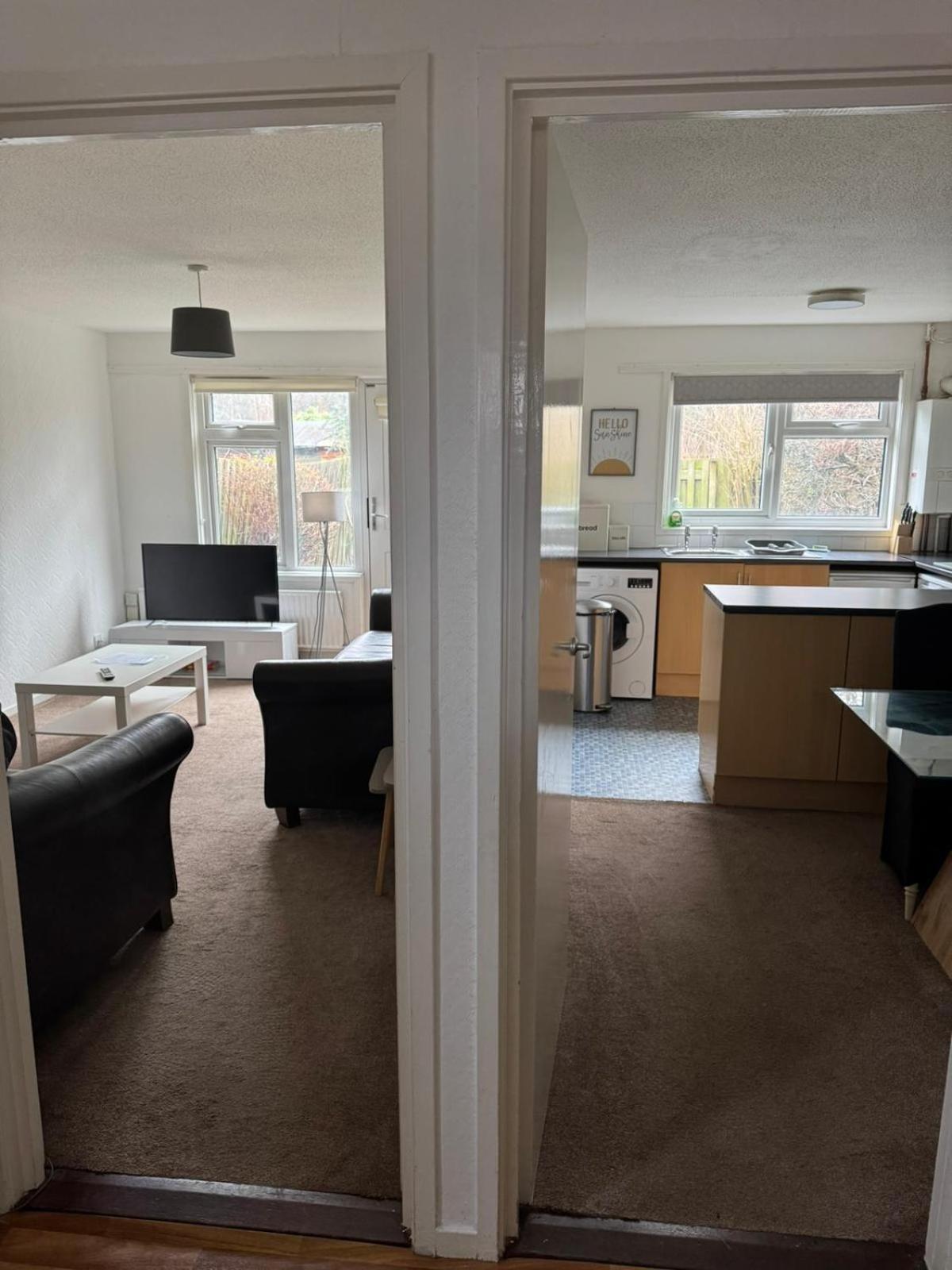 Large 2 Bedroom House Wombridge 外观 照片